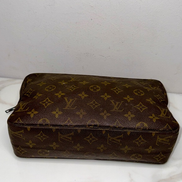 Auth LOUIS VUITTON large Toilette Pouch - Picture 10 of 11